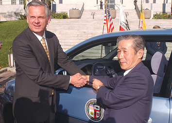 2002: A ceremony in which Los Angeles leases a Honda fuel cell vehicle